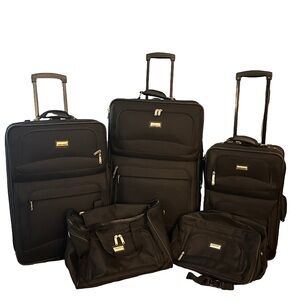 Stylish 5 piece luggage set by Protocol.